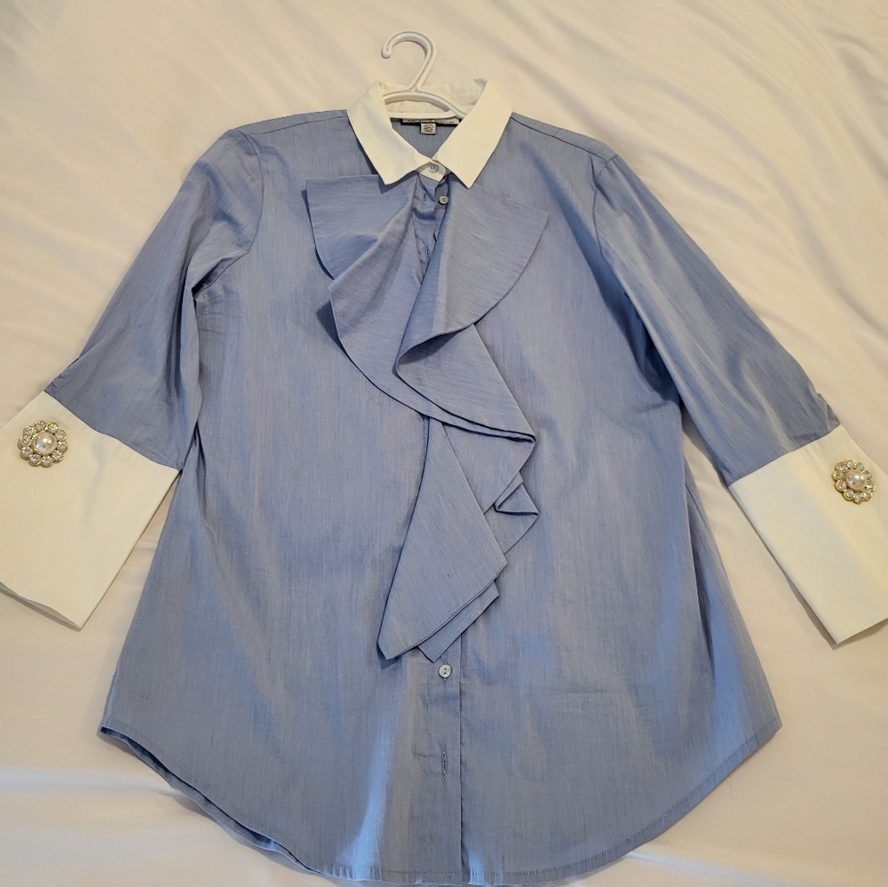 Katherine Barclay light blue button-up, medium